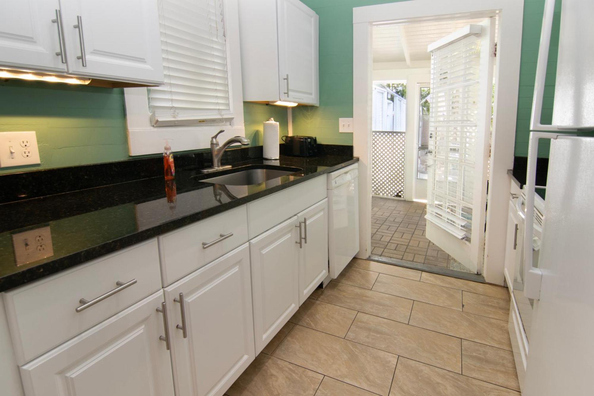 Tropical Hideaway Tropical Village Apartment